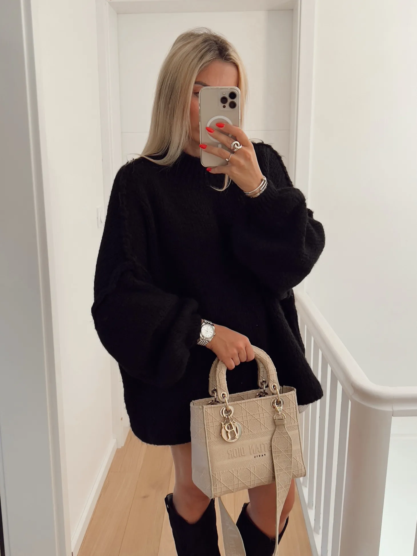 Hello Moon Shop Pull BRED Store