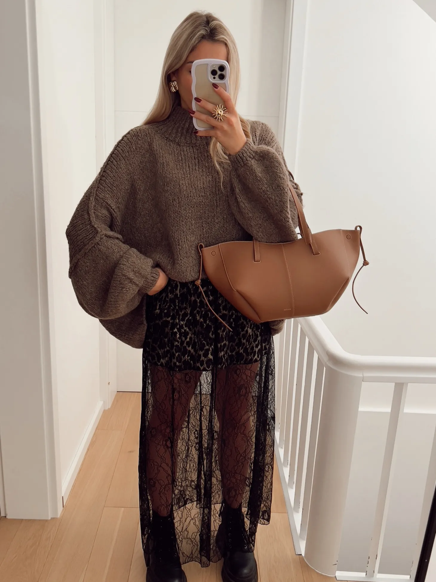 Hello Moon Shop Pull BRED Outlet