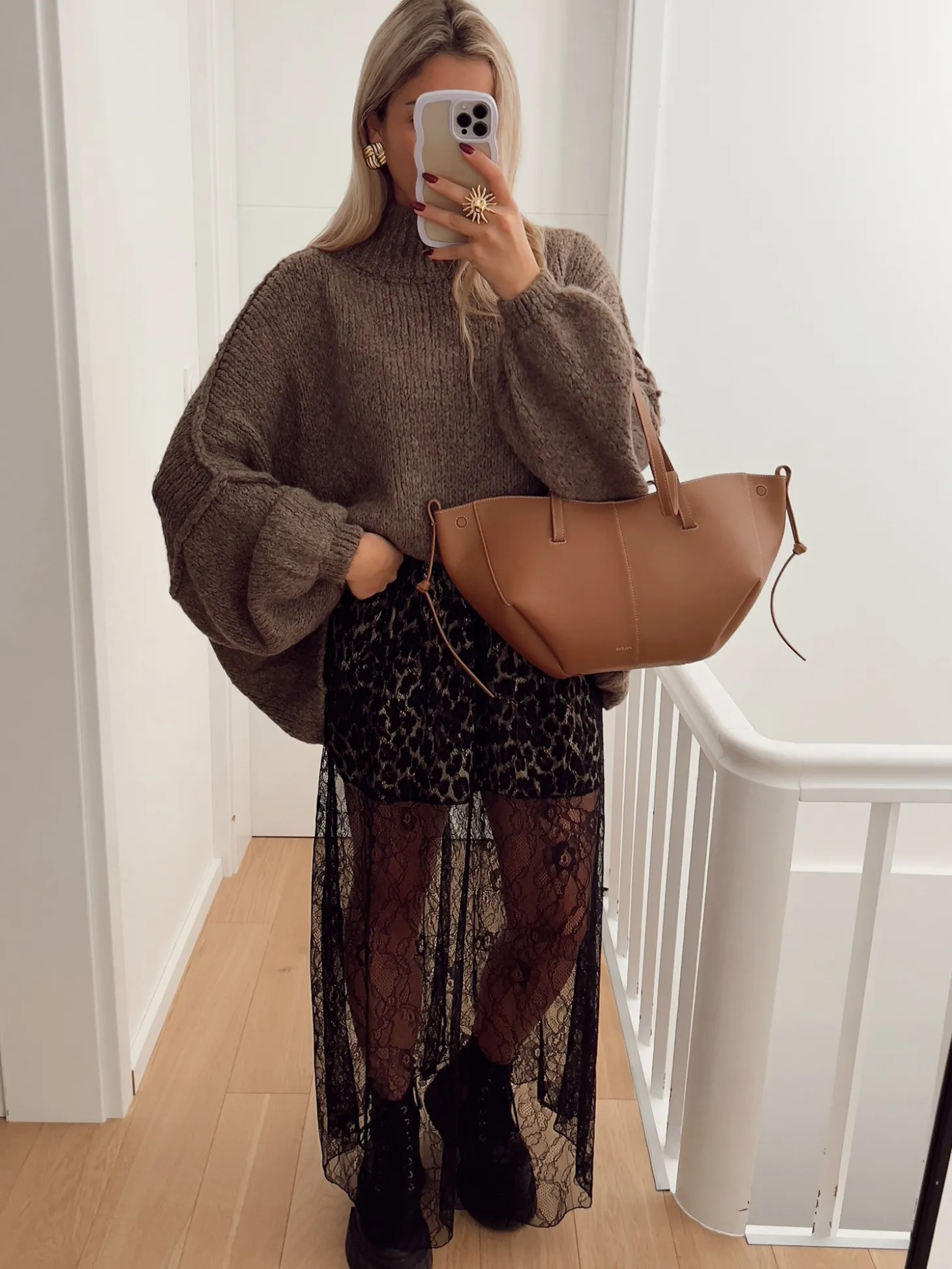 Hello Moon Shop Pull BRED Outlet