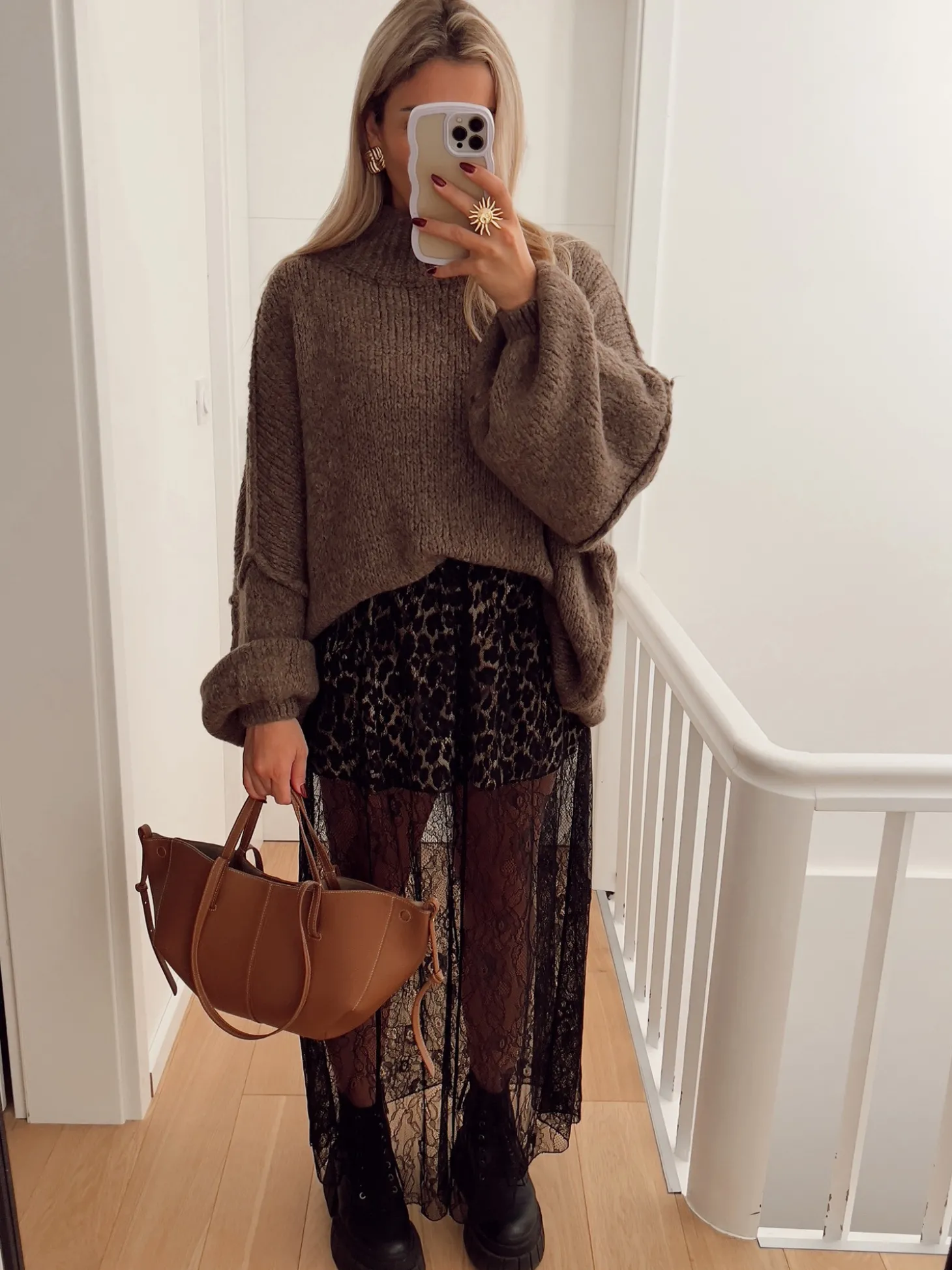 Hello Moon Shop Pull BRED Outlet