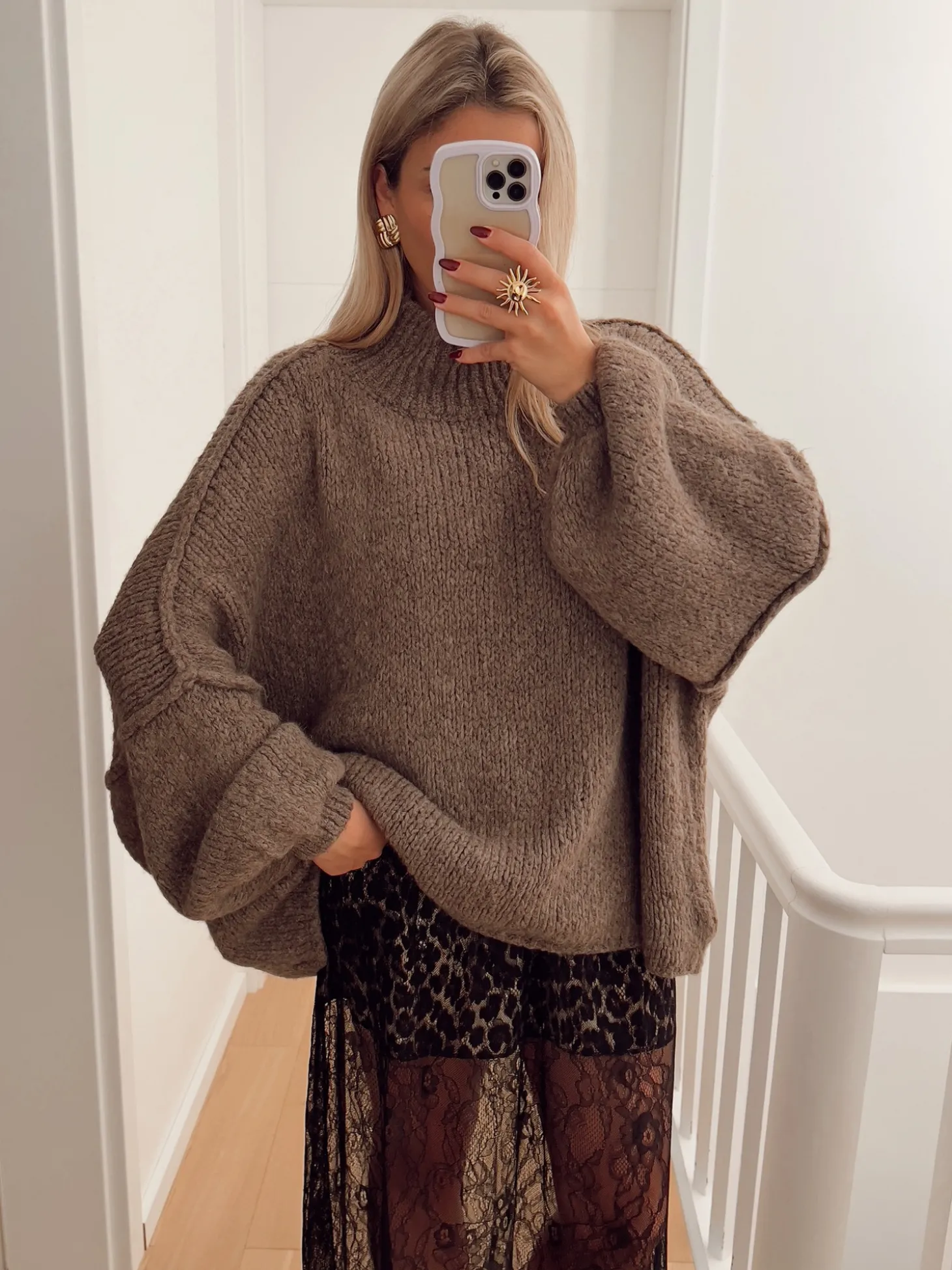 Hello Moon Shop Pull BRED Outlet