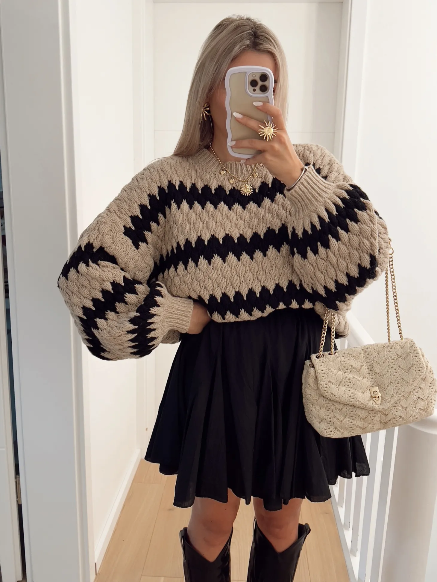 Hello Moon Shop Pull TWISTY Store