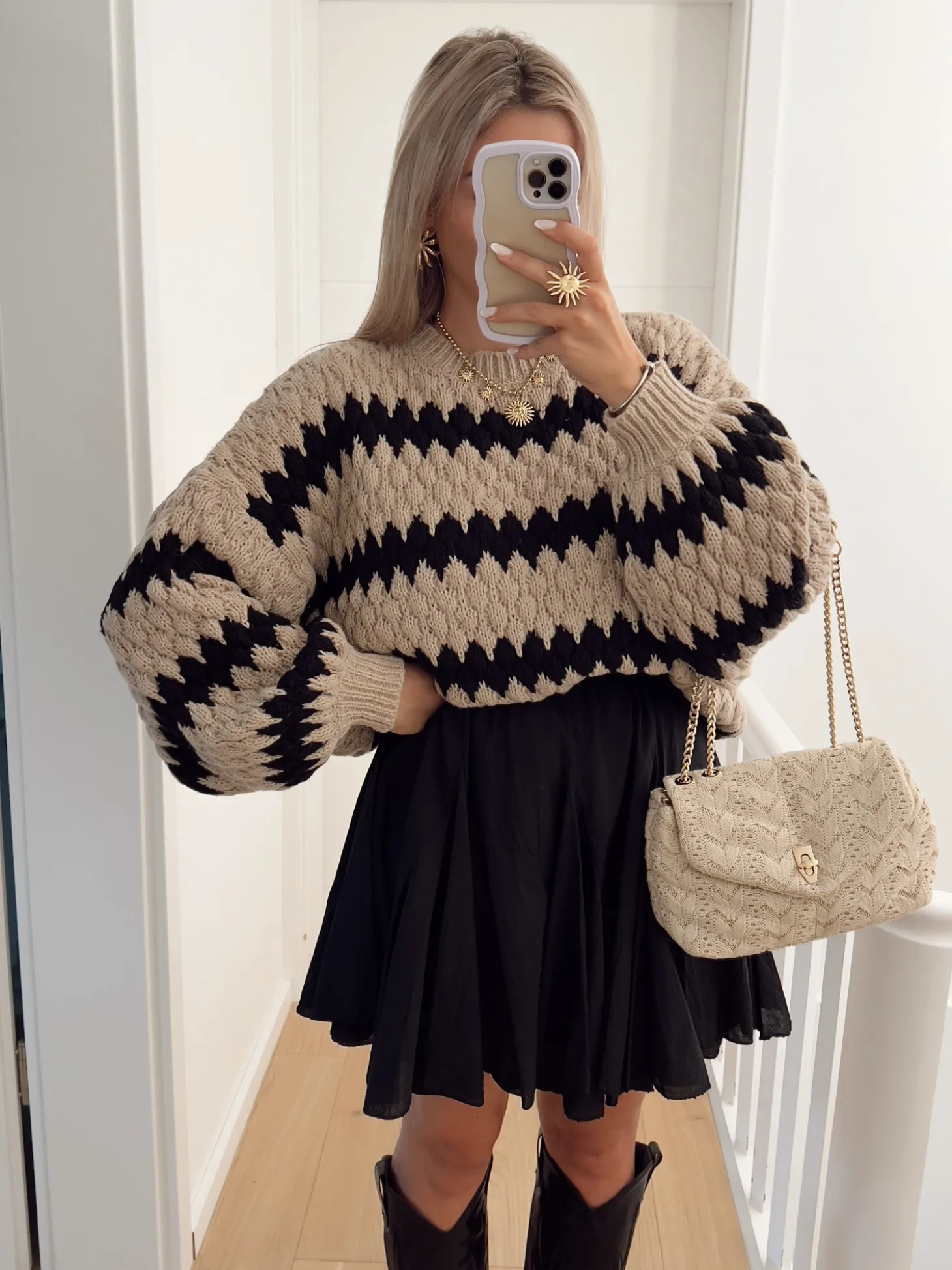 Hello Moon Shop Pull TWISTY Store