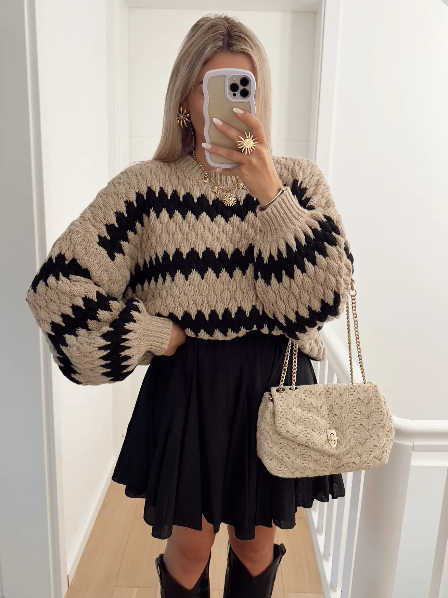 Hello Moon Shop Pull TWISTY Store