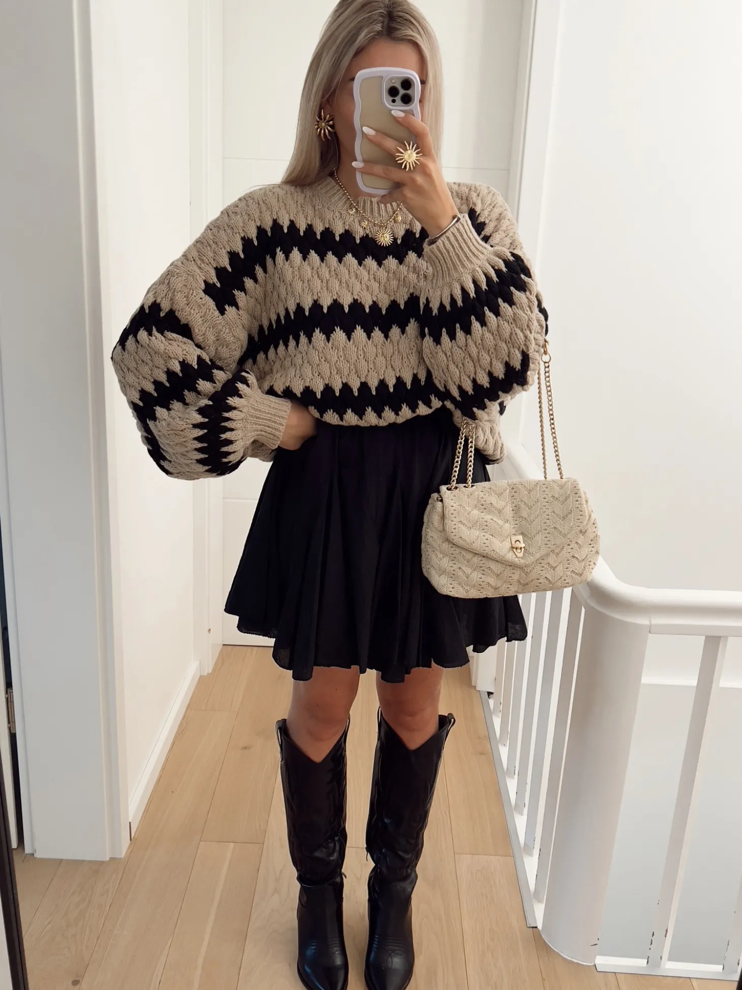 Hello Moon Shop Pull TWISTY Store