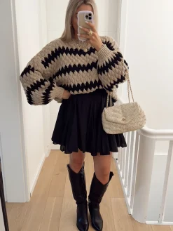 Hello Moon Shop Pull TWISTY Store